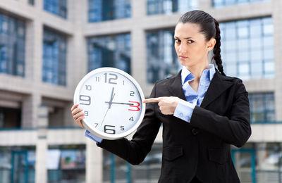 Увольнение за опоздание на работу - в каком случае возможно, причины, как оформить